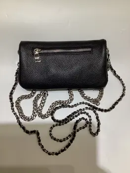 Нова дамска чанта в черен цвят с обемен дизайн от естествена кожа